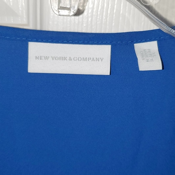 NY&Co thin flowy top - Picture 2 of 8